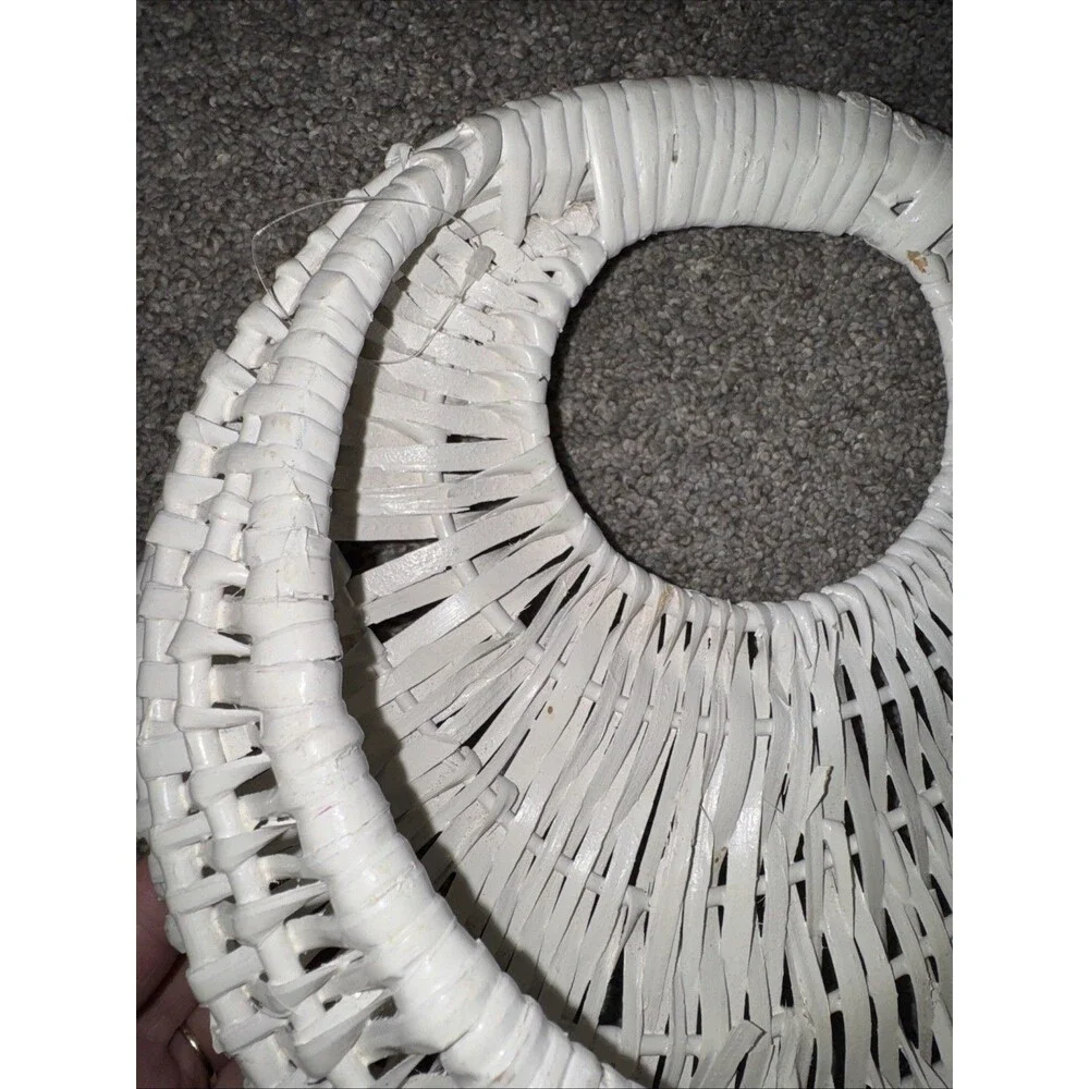 Vtg Wicker Basket Round White Wall Pocket Rustic Painted Boho Farmhouse 8-10”